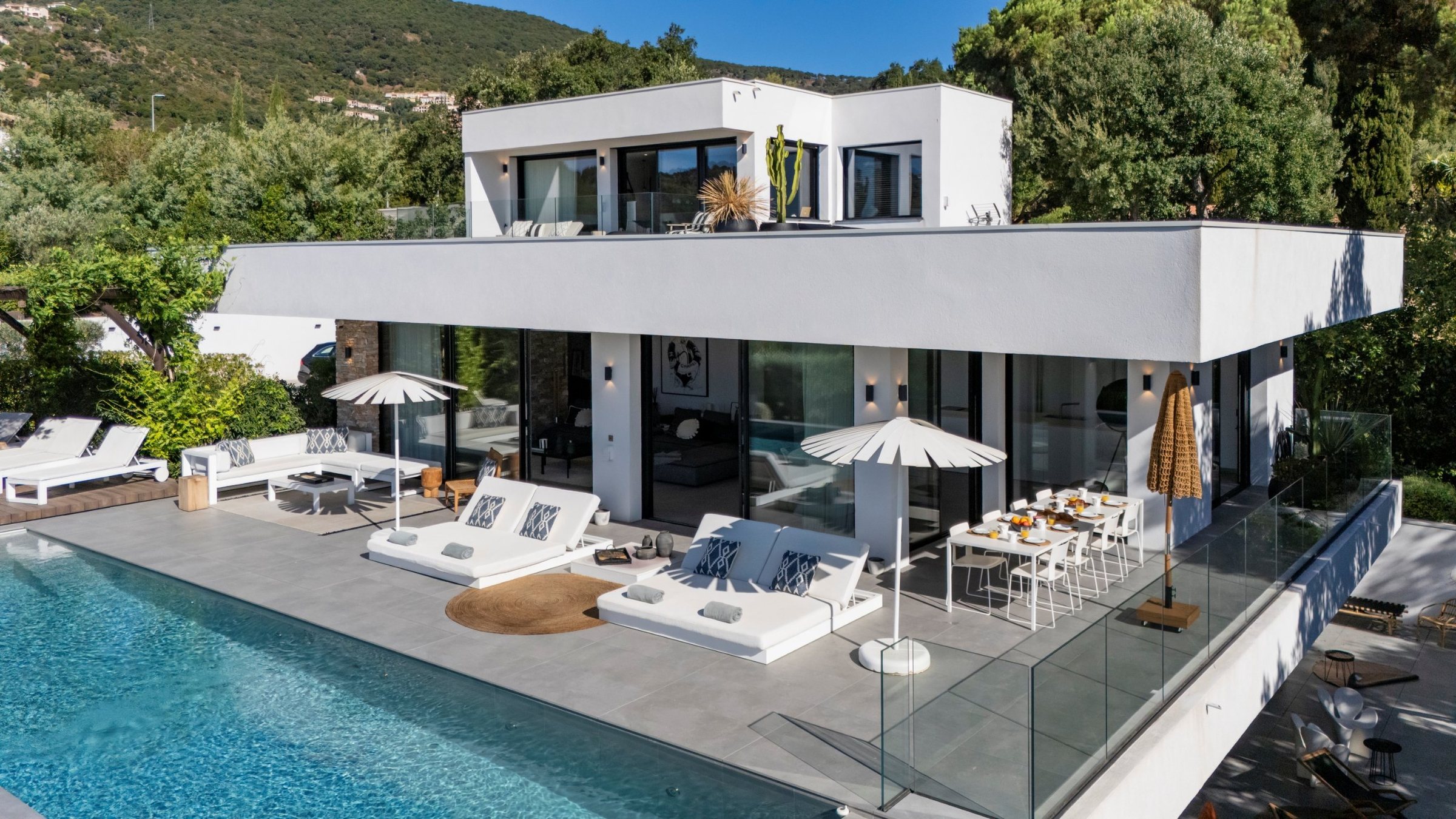 Villa La Quinta in Cavalaire-sur-Mer, pool and terrace